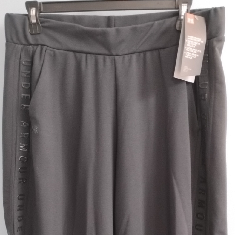 NWT🌹 Under Armour Black Loose Fit Pants Size Large